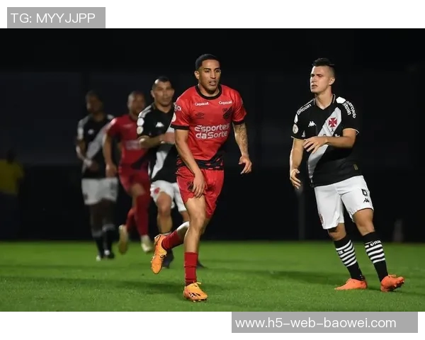 罗克重返巴甲状态火热20岁小将8场打入8球引发转会热潮 罗克重返巴甲状态火热20岁小将8场打入8球引发转会热潮