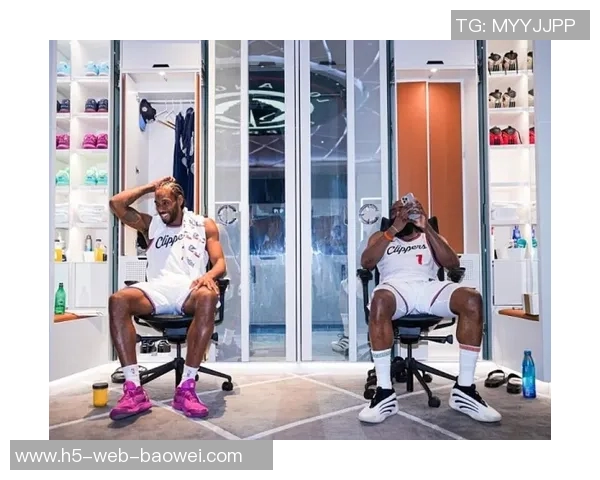 快船训练氛围轻松愉快全员笑容满面小卡频频亮相