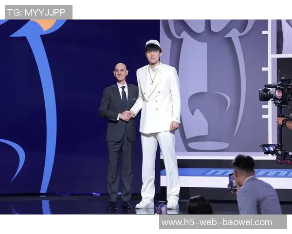 文胖:杨瀚森在年轻人心中承载姚明时代的篮球精神与梦想 文胖:杨瀚森在年轻人心中承载姚明时代的篮球精神与梦想